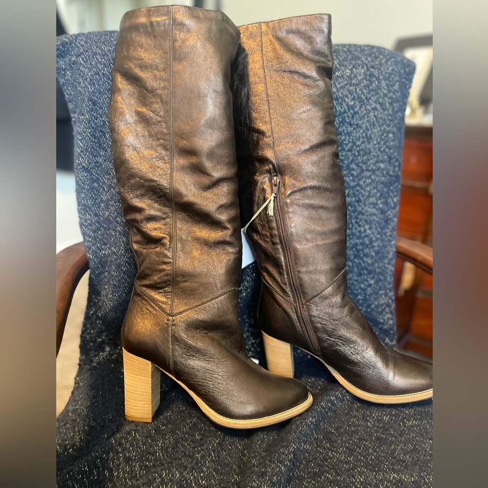 The most luxurious gorgeous leather boots with real fur !